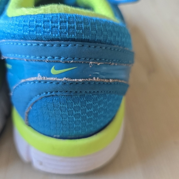 Nike Dual Fusion Sneakers Size 9 - Picture 4 of 10